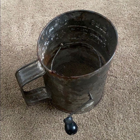 Vintage Bromwell’s Measuring Sifter - Picture 6 of 8